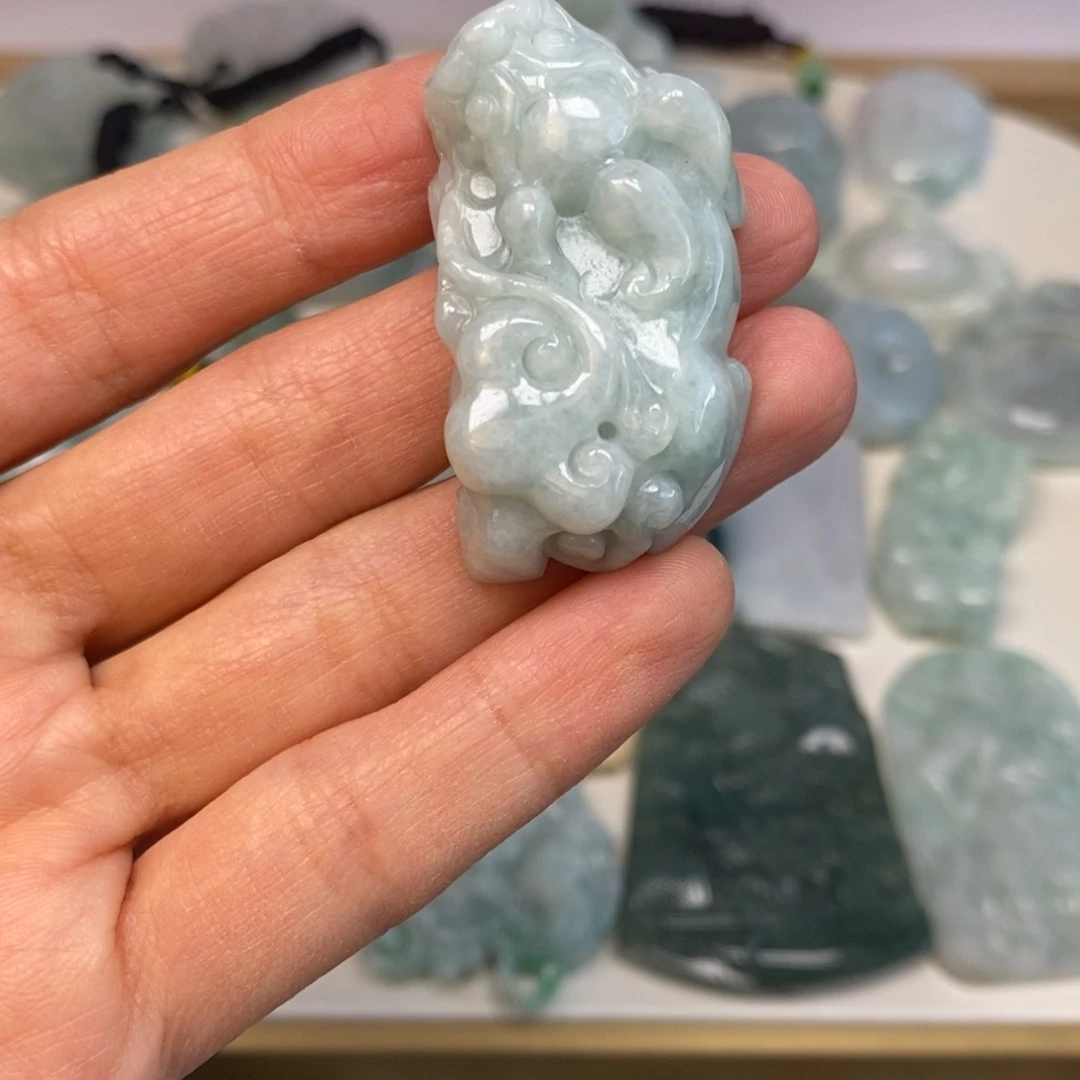 翡翠颈饰未镶嵌貔貅