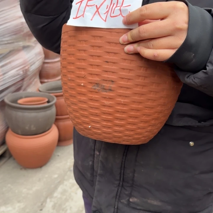 紫砂花盆口24高20瑕疵花泥