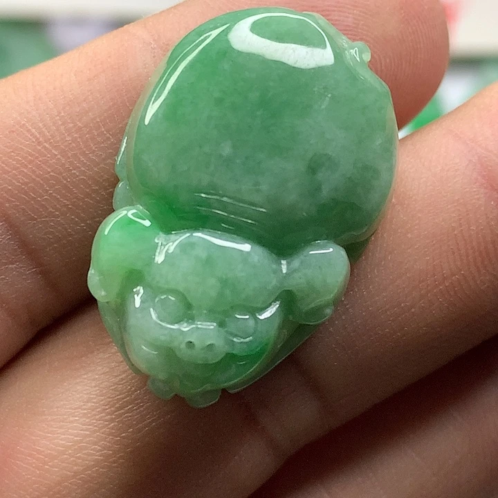 翡翠未镶嵌吊坠(赠链)