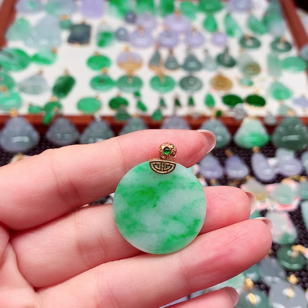 翡翠18K金镶嵌颈饰