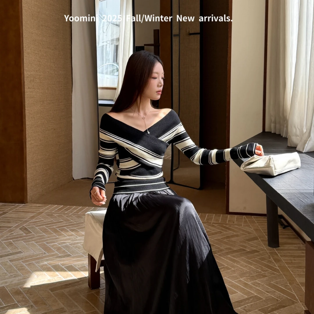 【YOOMINI】15134v领前中交叉修身弹力条纹女人味淑女针织衫打底