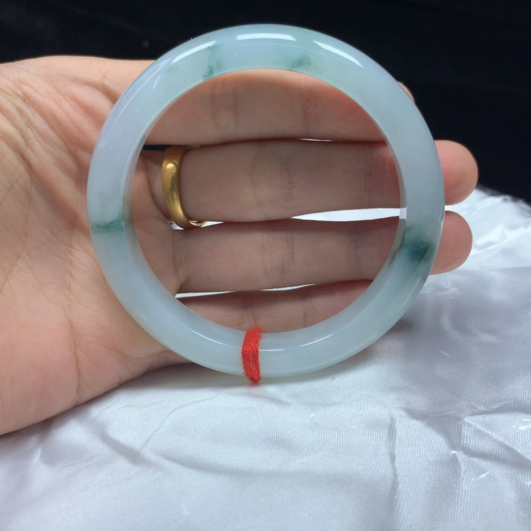 翡翠未镶嵌手镯（圆镯）57.5