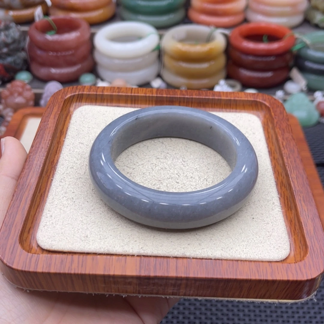 石英岩玉未镶嵌手镯