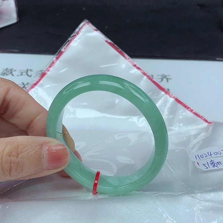 翡翠手镯未镶嵌51贵0284