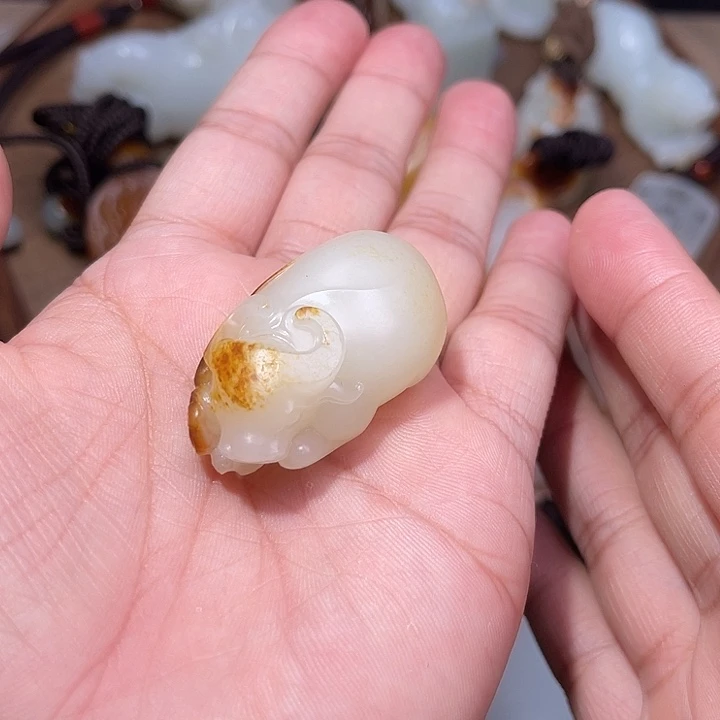 怀***旧和田玉未镶嵌颈饰