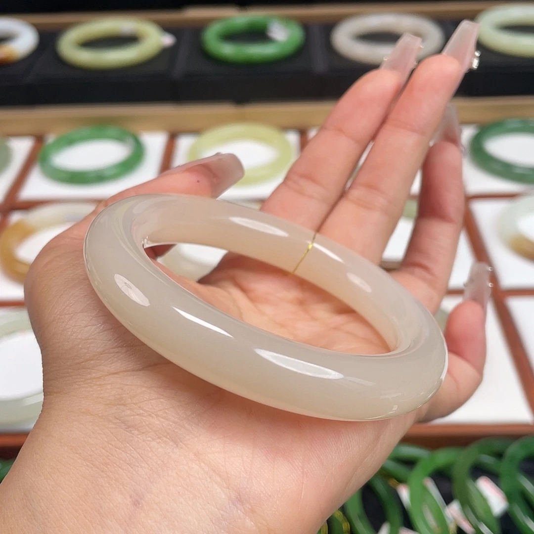 和田玉未镶嵌手镯冰藕粉！56