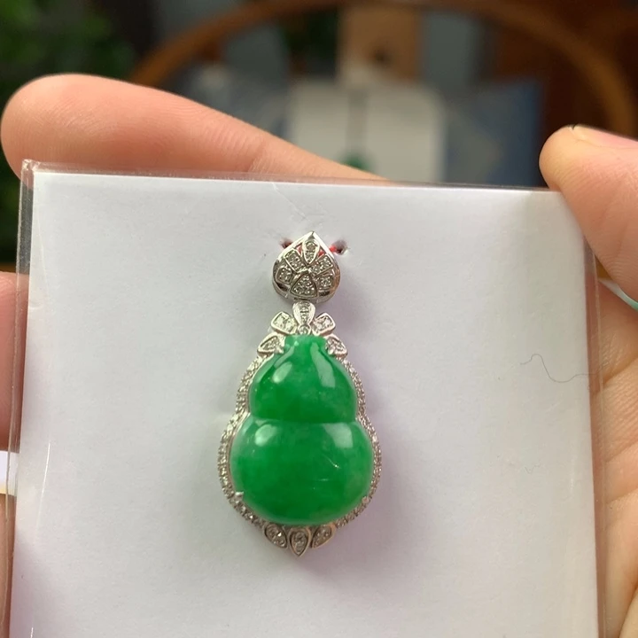 翡翠18K金镶嵌颈饰翡翠吊坠