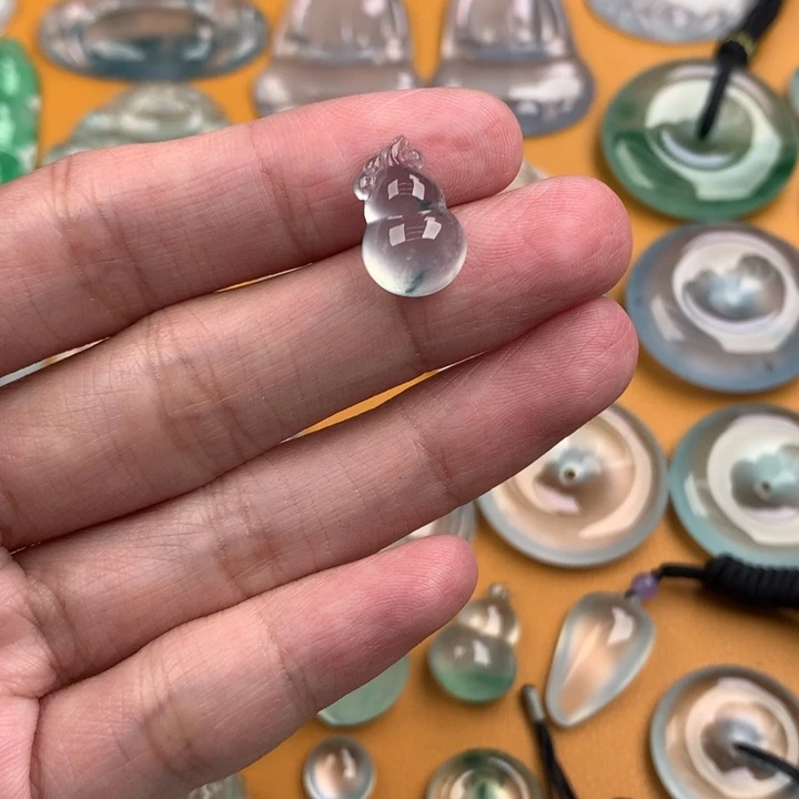 颈饰未镶嵌翡翠….