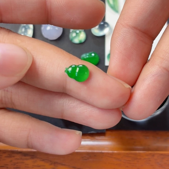 翡翠未镶嵌颈饰翡翠手镯