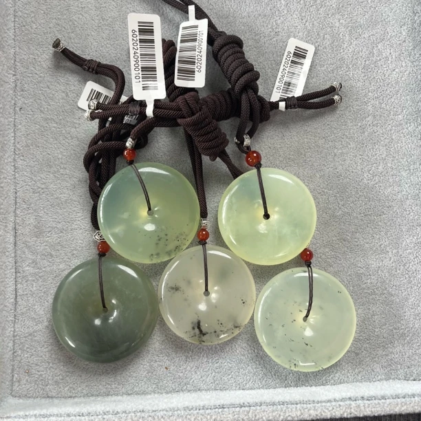 大师推荐爆款纯天然岫玉打磨平安扣多样性发其中之一