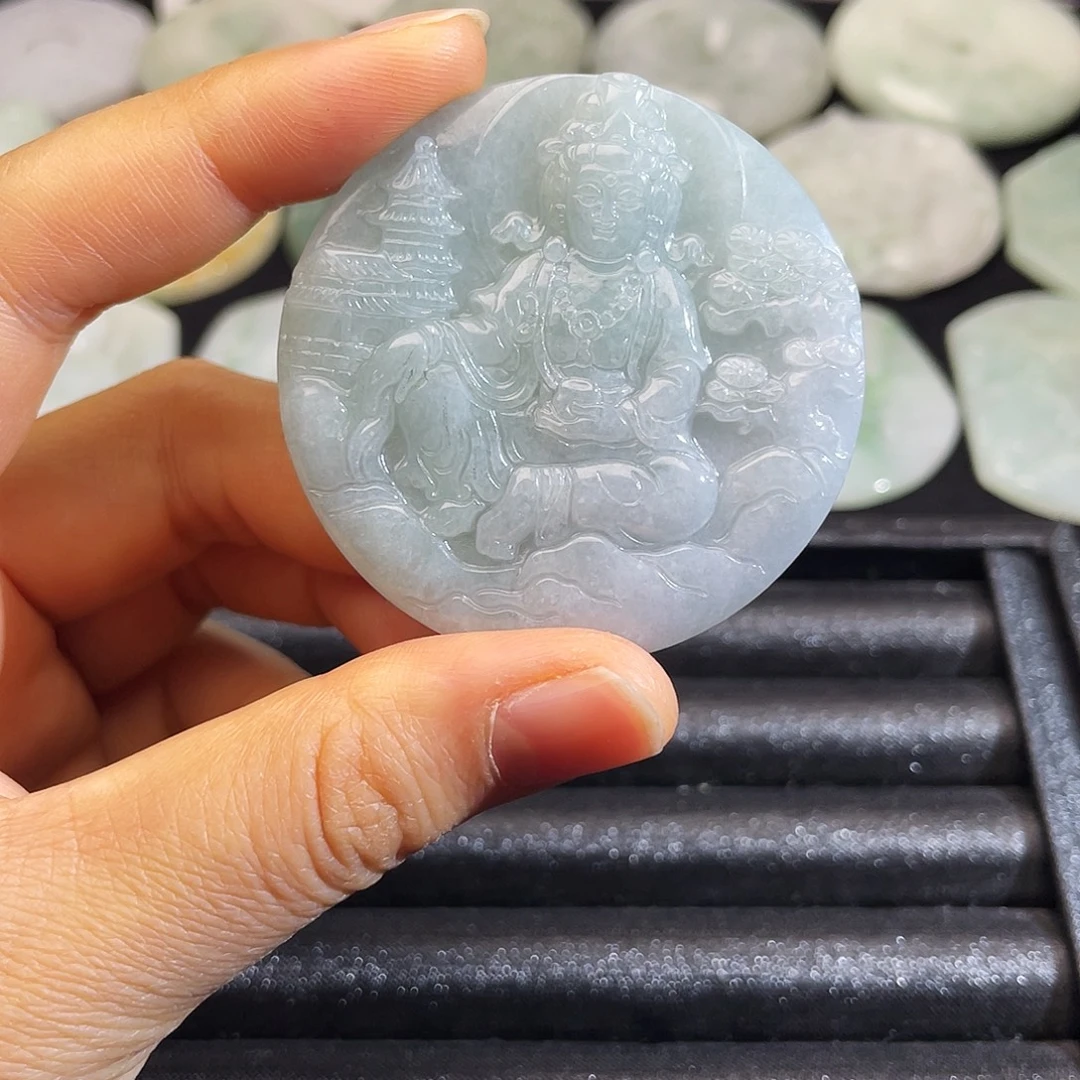 翡翠未镶嵌颈饰山水观音，微瑕