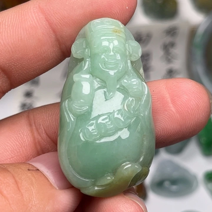 翡翠未镶嵌颈饰财神