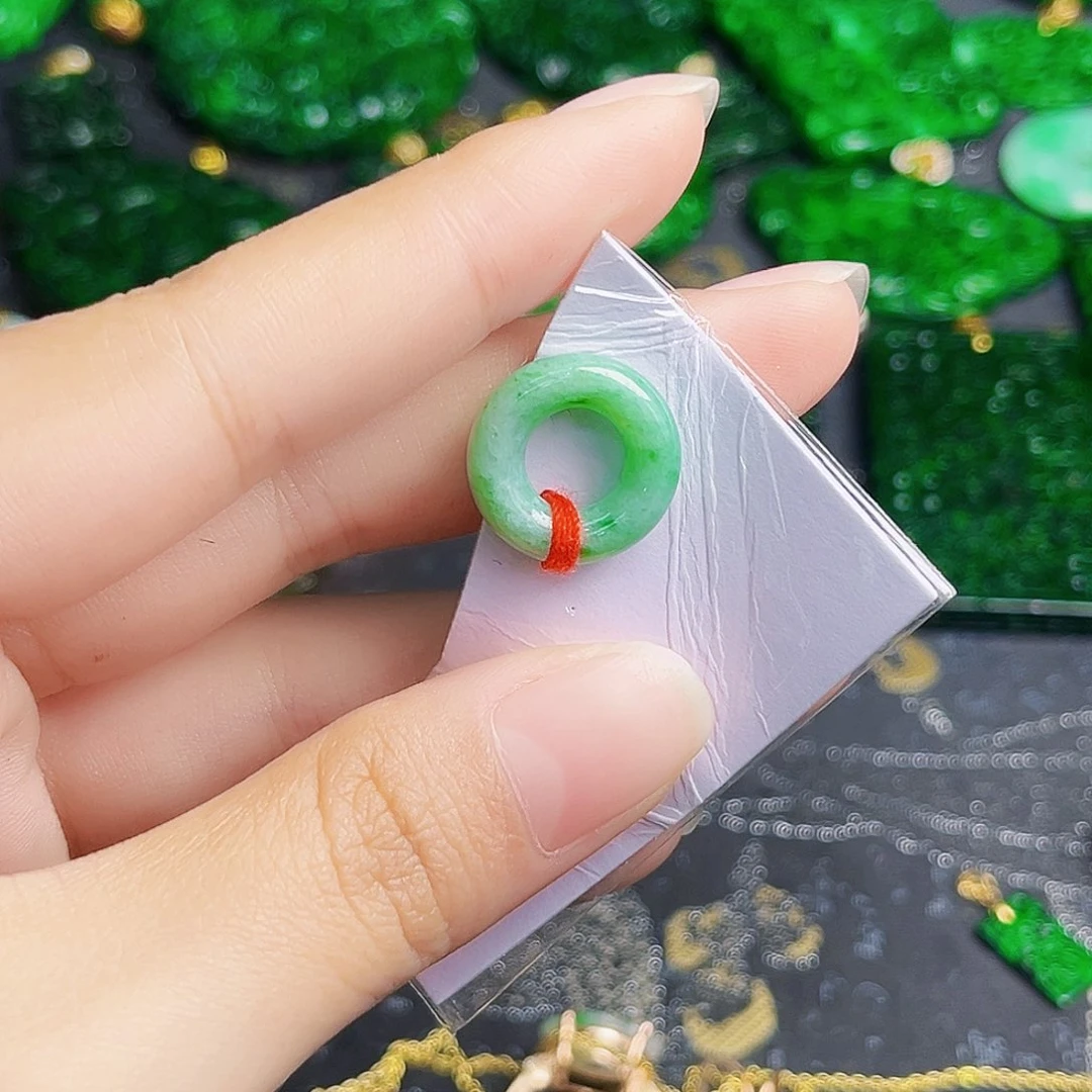 颈饰未镶嵌翡翠多样性