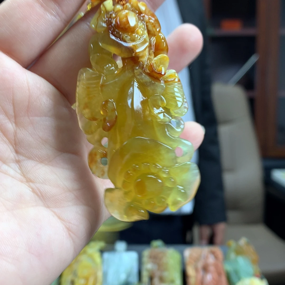 蛇纹石玉未镶嵌颈饰