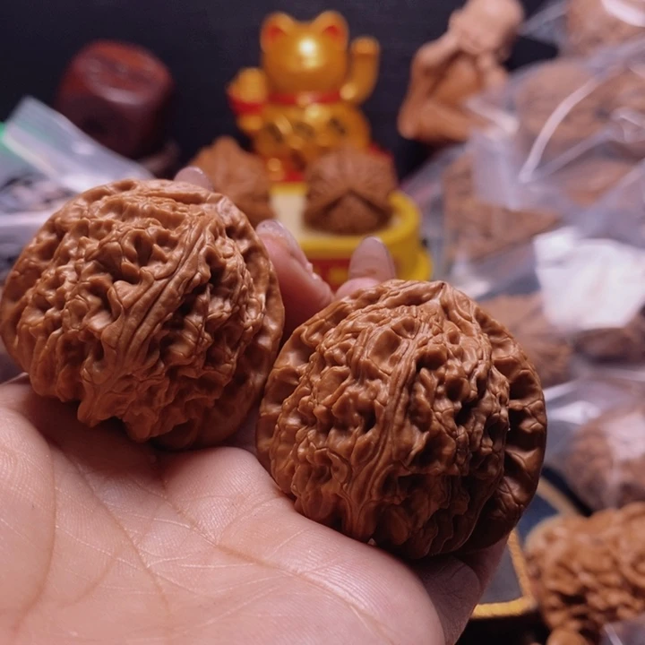 文玩核桃把件臭*子白狮子