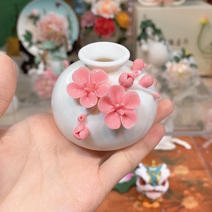 手工陶瓷精致摆件