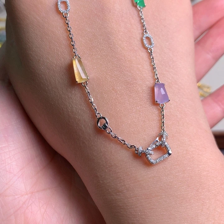 颈饰18K金镶嵌翡翠吊坠