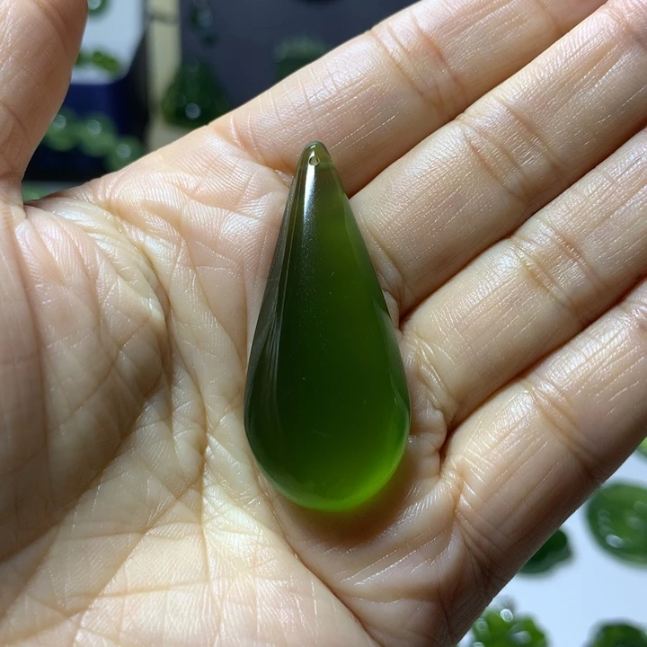 泰***诺岫玉未镶嵌颈饰吊坠