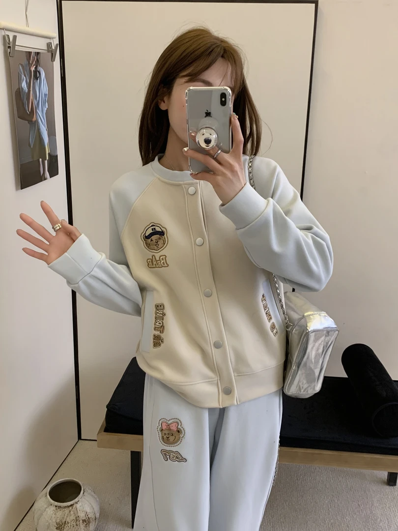 春季小熊部落 防风牛奶丝外套 小熊刺绣 女士 2058