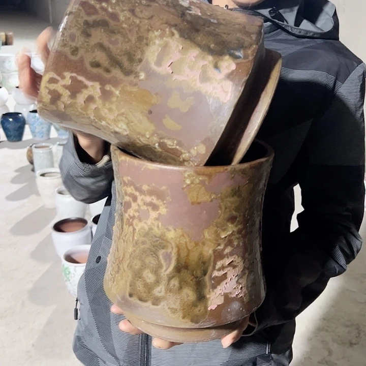 高度23厘米口20厘米