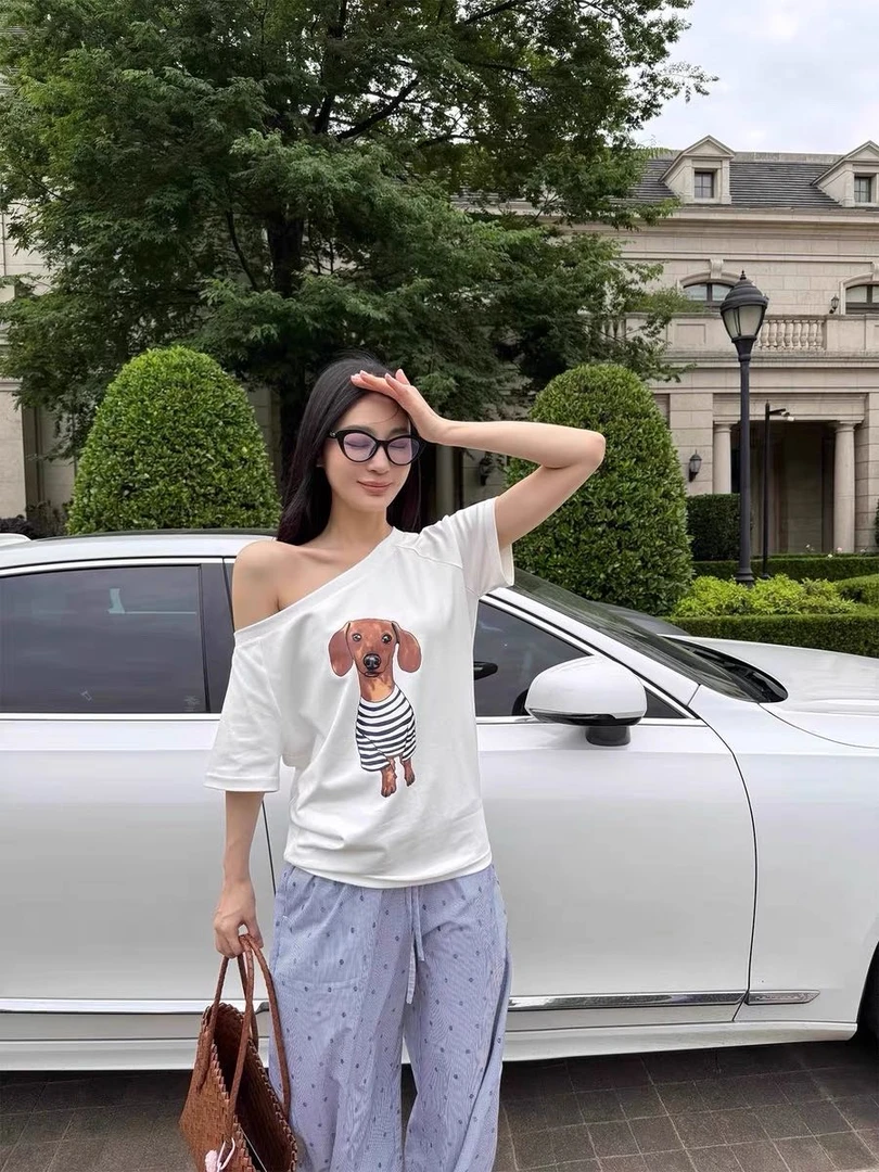 BEE（4019#）“狗狗T”休闲印花T恤女斜肩短袖【衣长58 胸围106】
