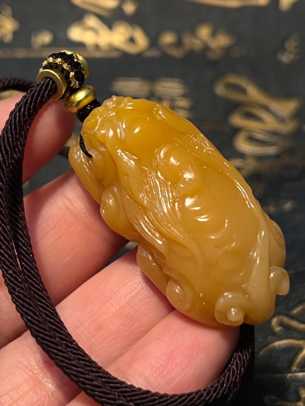 昌化田黄石精美手把件