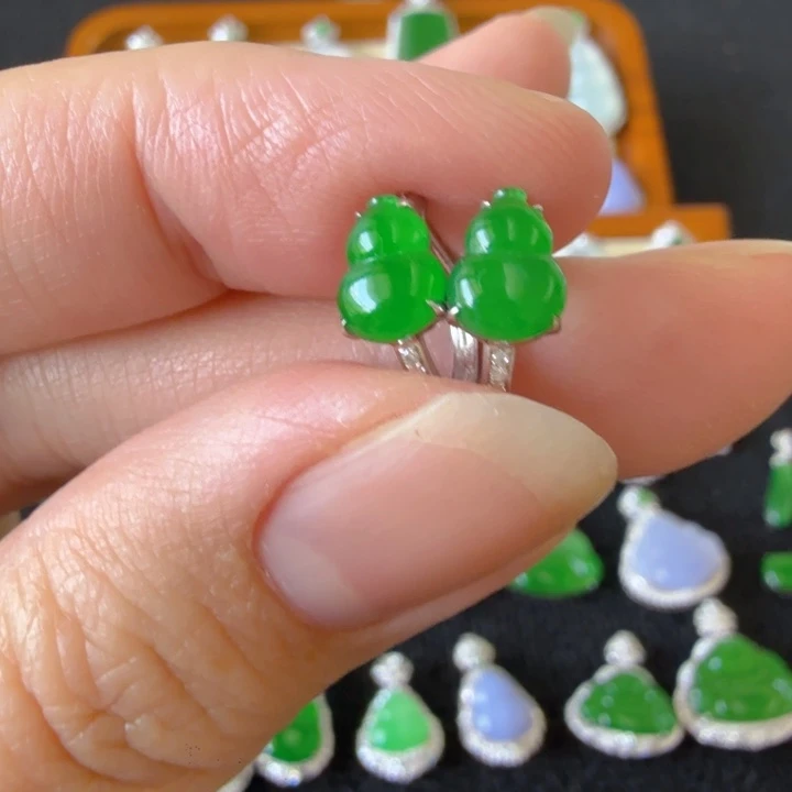 翡翠18K金镶嵌耳饰耳包