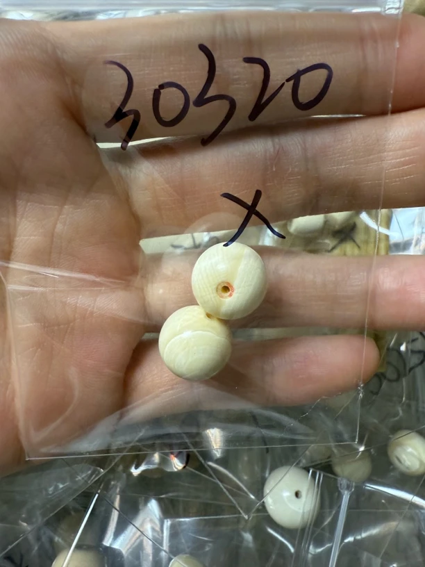 30320猛犸牙对珠瑕疵配饰介意勿拍