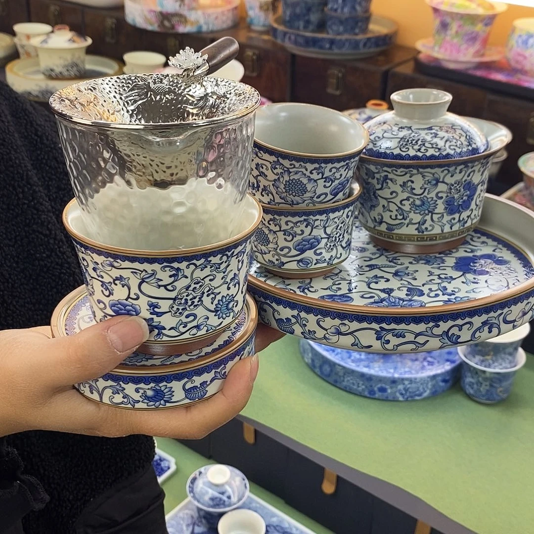 盖碗里的水煮开后放入