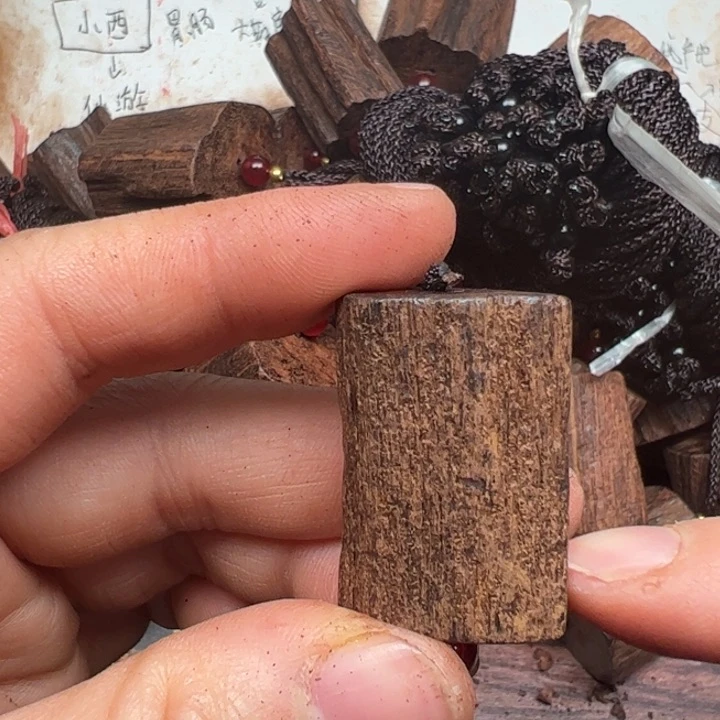 藤类降真香随形吊坠大小不一