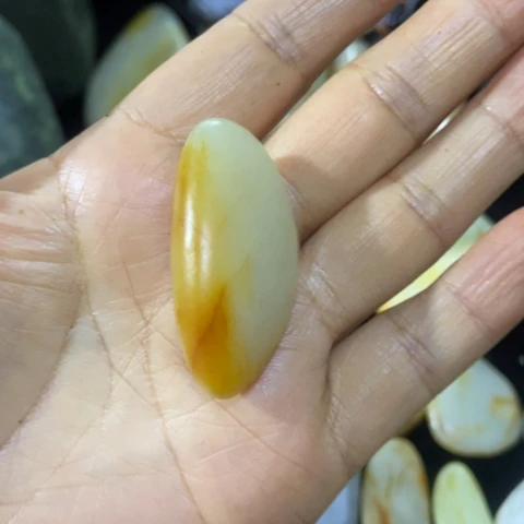 未镶嵌和田玉（糖玉）车挂