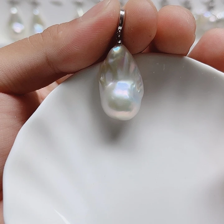 淡水珍珠钛钢吊坠(赠链)