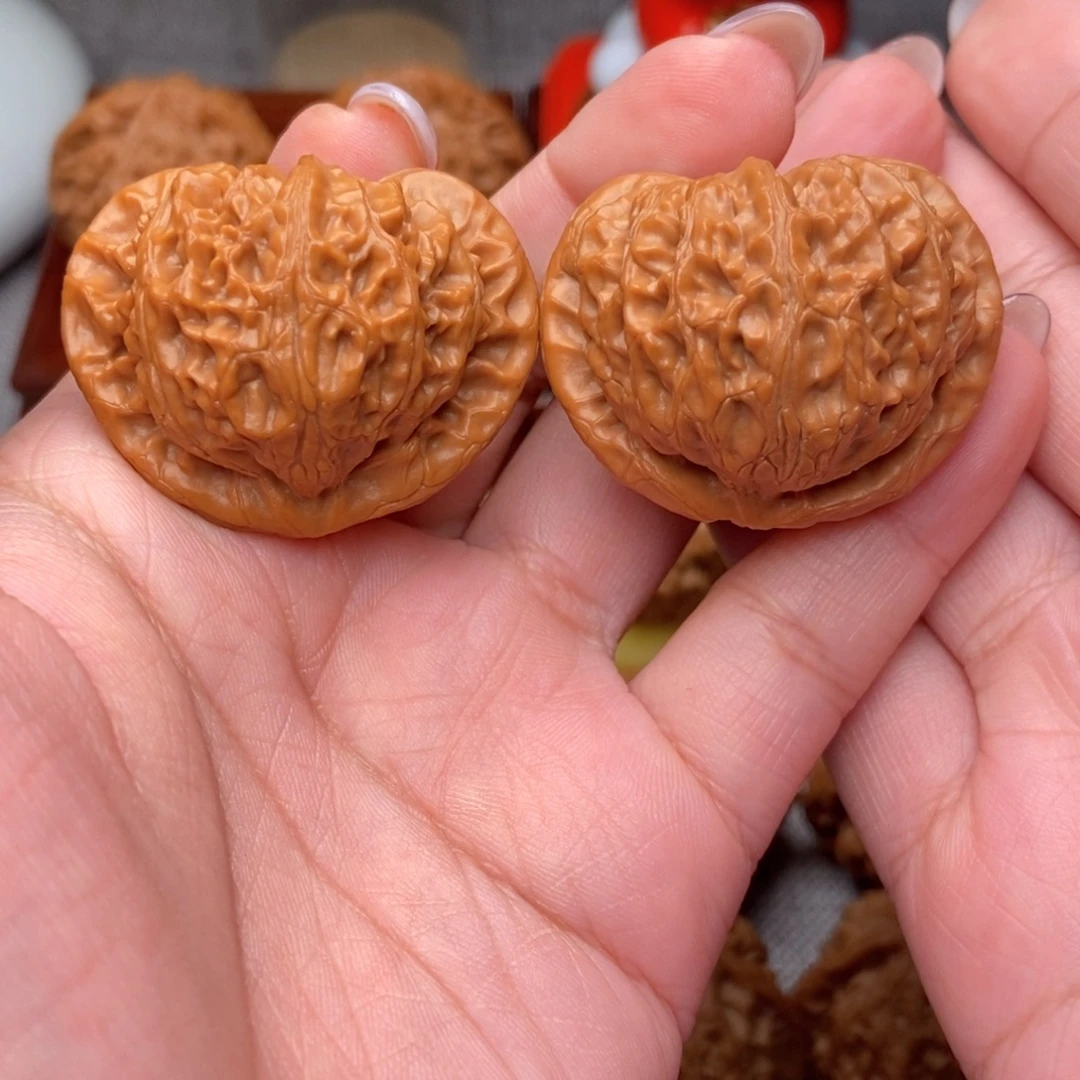 文玩核桃把件红皮桃心宫灯40全品