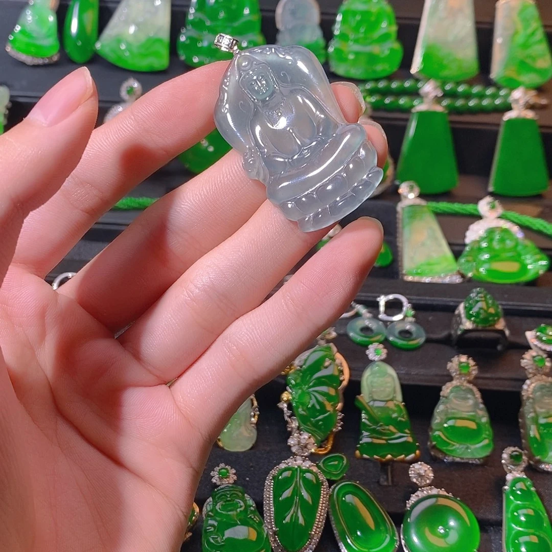 翡翠未镶嵌颈饰是