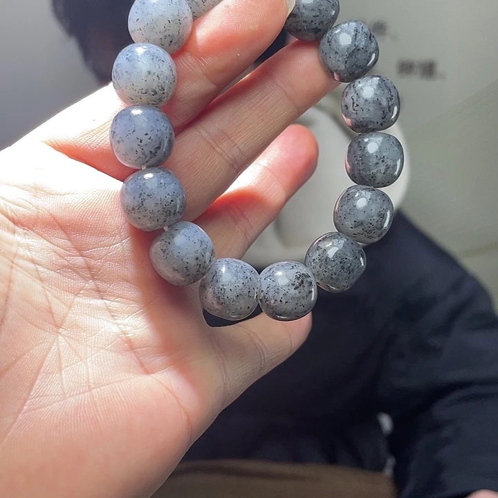 和田玉未镶嵌把件