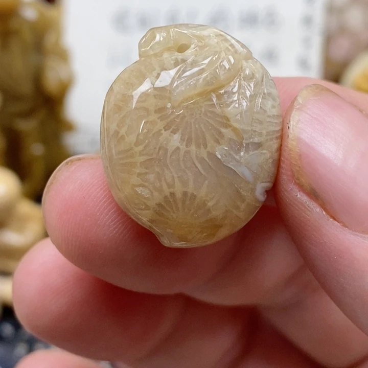 颈饰未镶嵌硅化珊瑚（珊瑚玉）有瑕 小