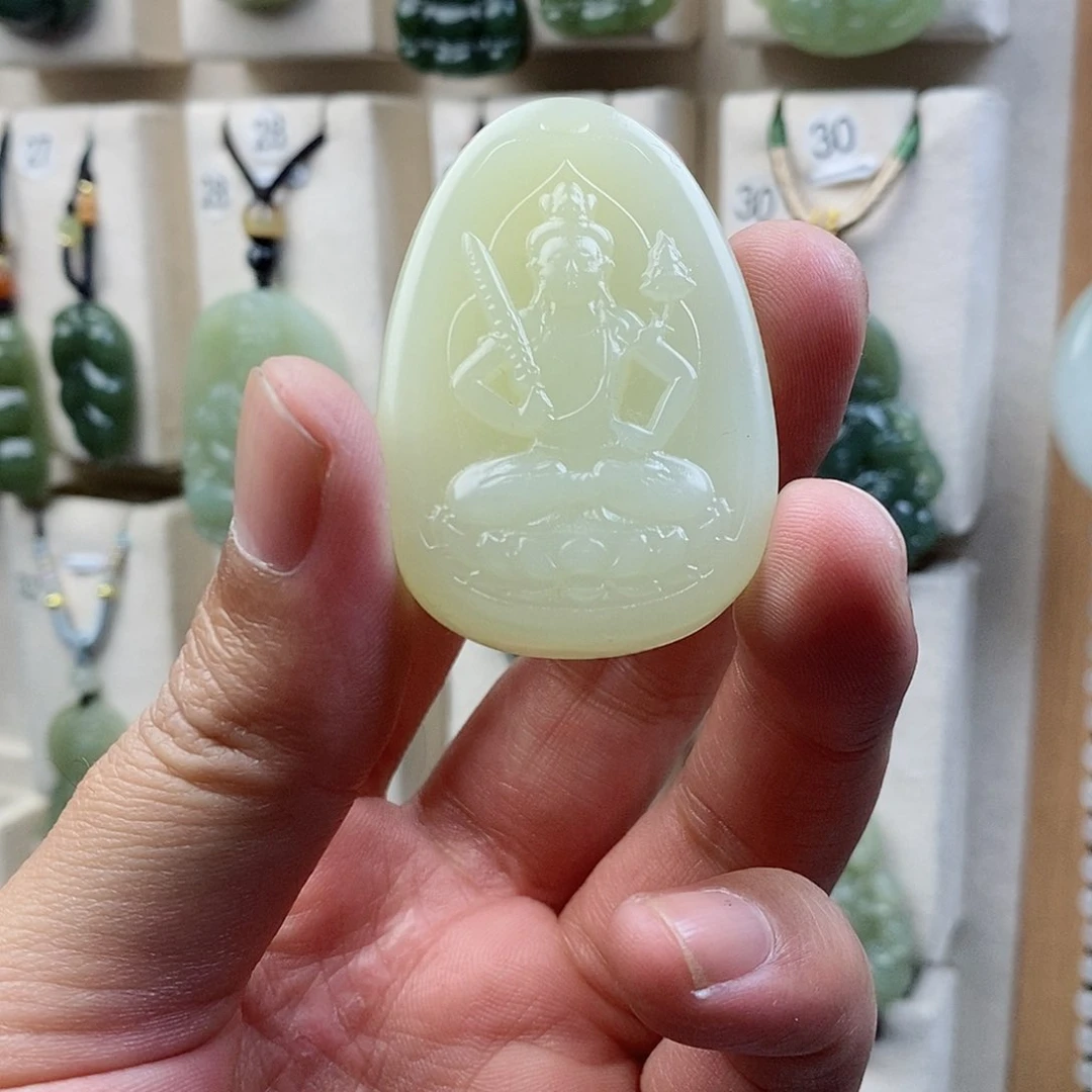 颈饰未镶嵌石英质玉