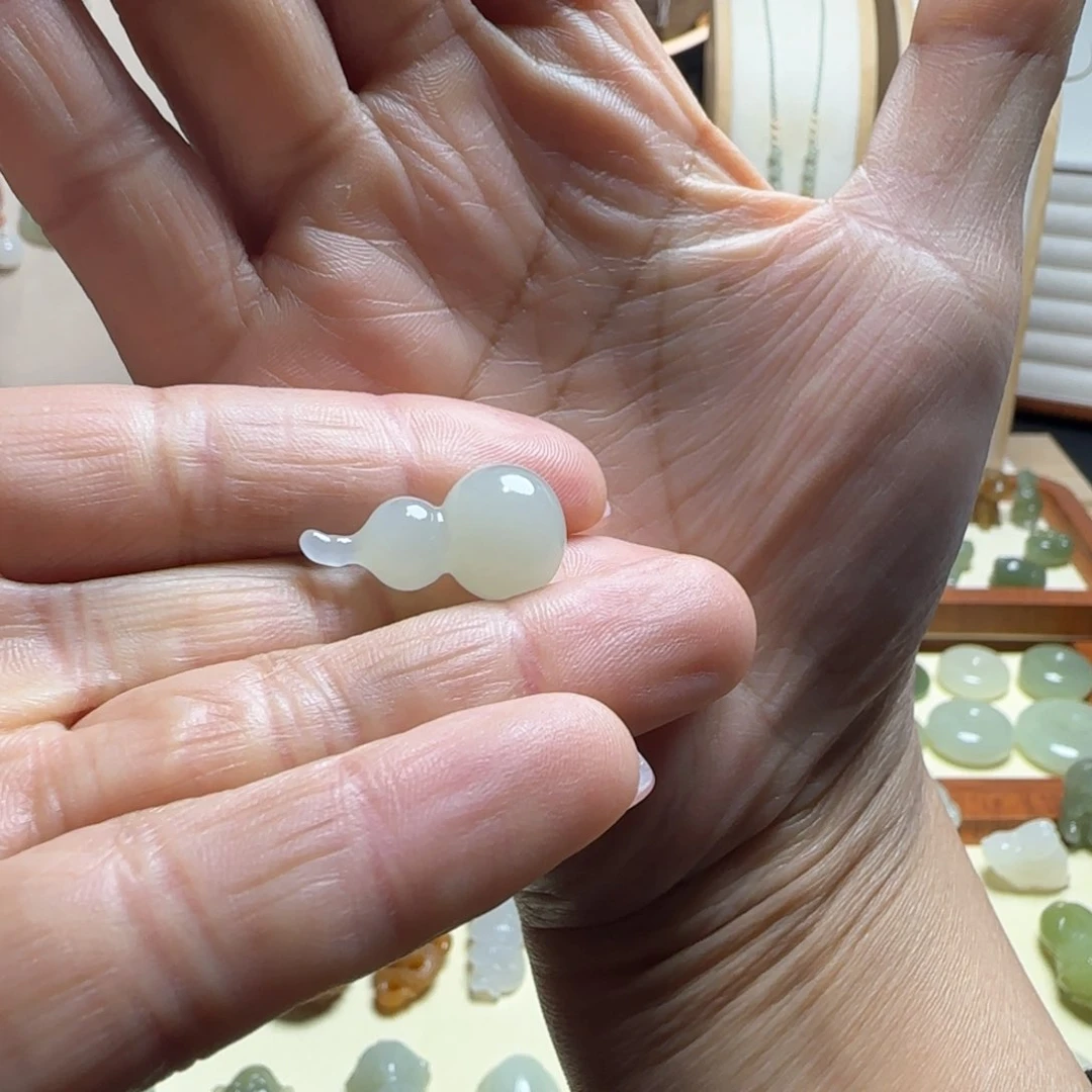 和田玉颈饰未镶嵌不****