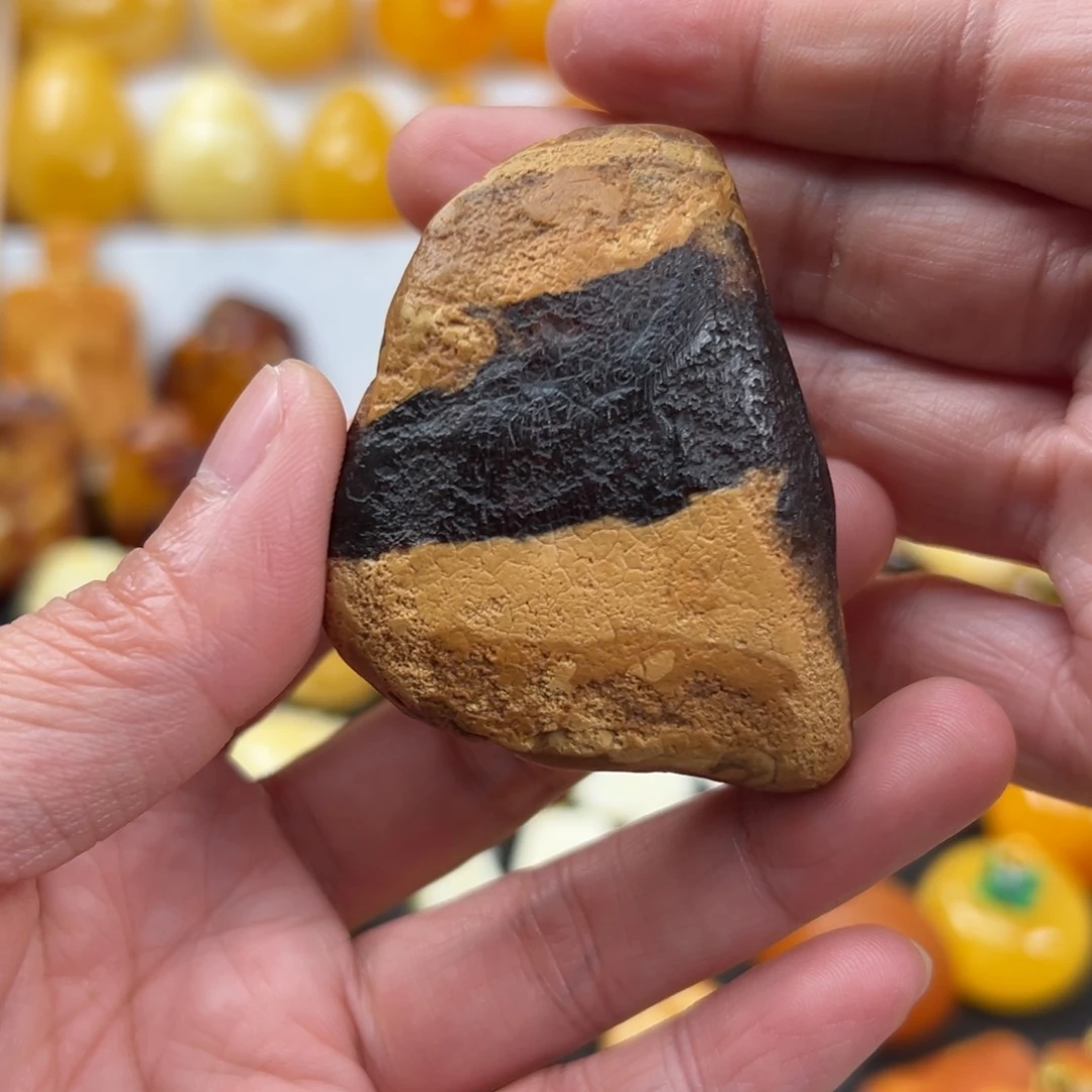 蜜蜡未镶嵌颈饰32.6克