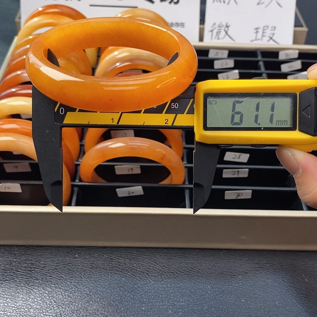 未镶嵌石英质玉（黄龙玉）手镯20号