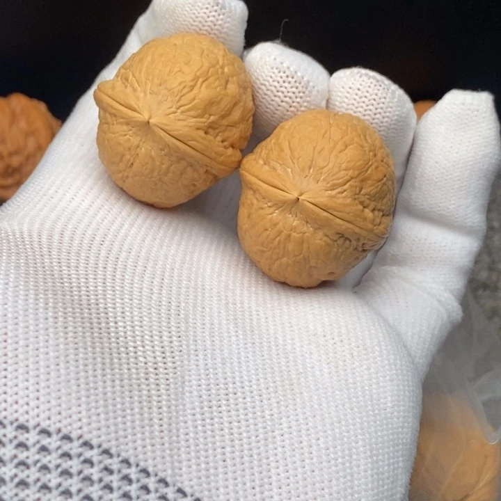 文玩核桃把件铁石龙胆