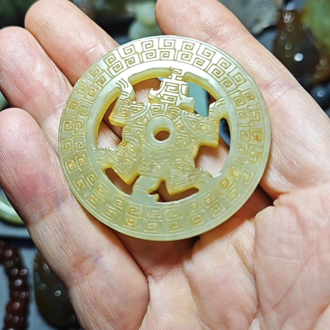 颈饰未镶嵌和田玉艺***?