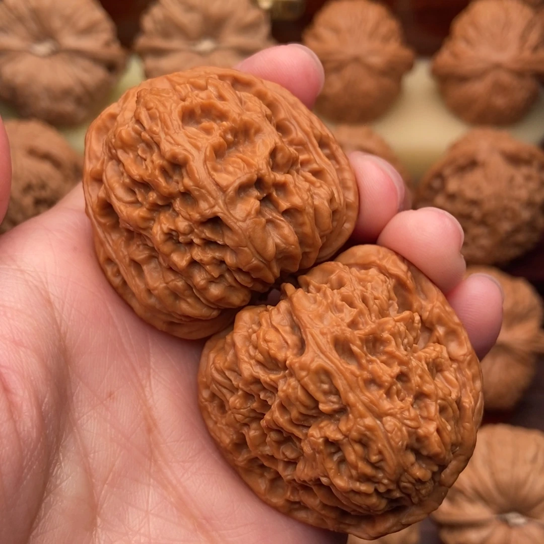 把件文玩核桃精品红皮三角疆41