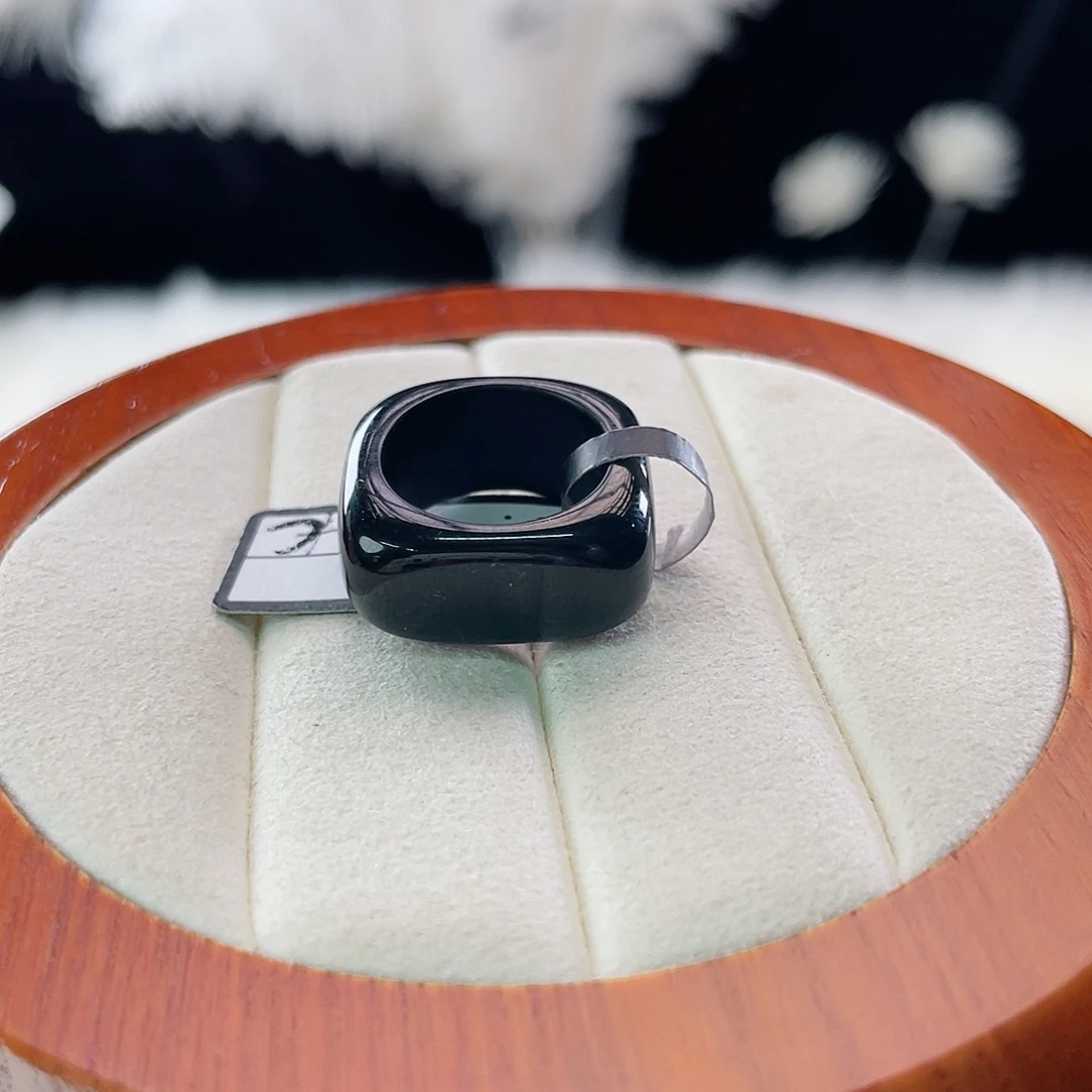 和田玉未镶嵌戒指l2。黑青方圆。15。不退换