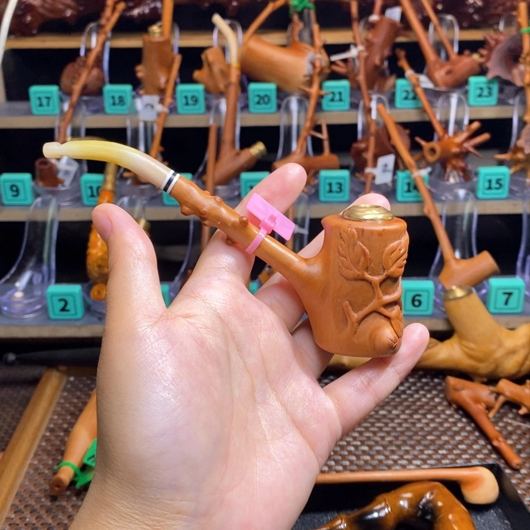 半**酒烟斗…………。烟？烟斗