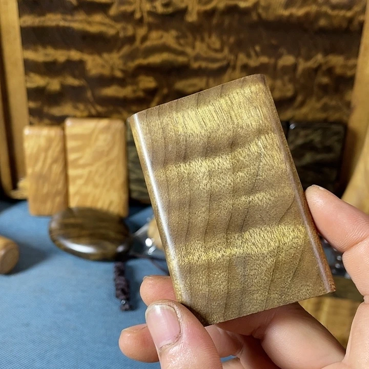 【闪购商品】刘*萍金丝楠木无事牌枯木