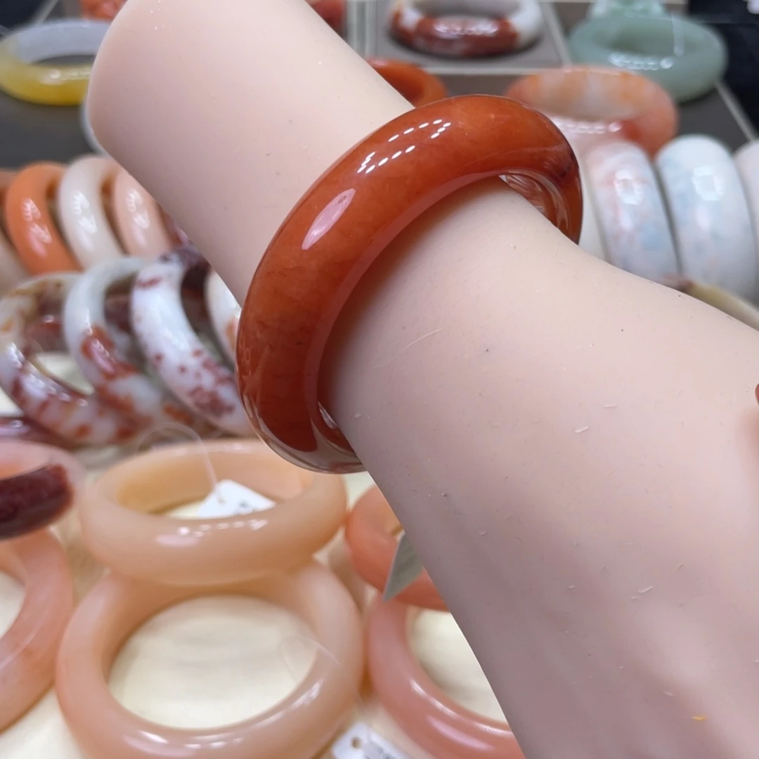 未镶嵌手镯石英岩玉