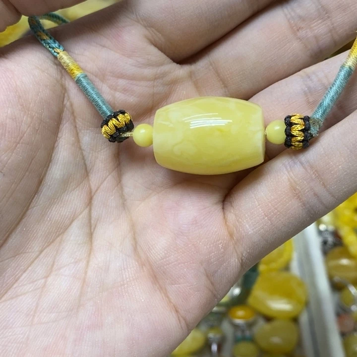 蜜蜡未镶嵌裸石吊坠