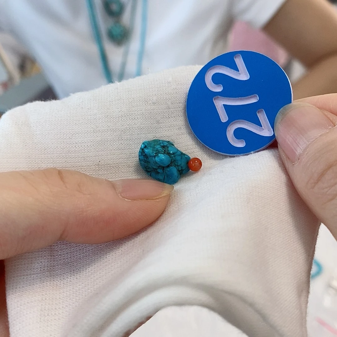 南红玛瑙未镶嵌珠宝奇石