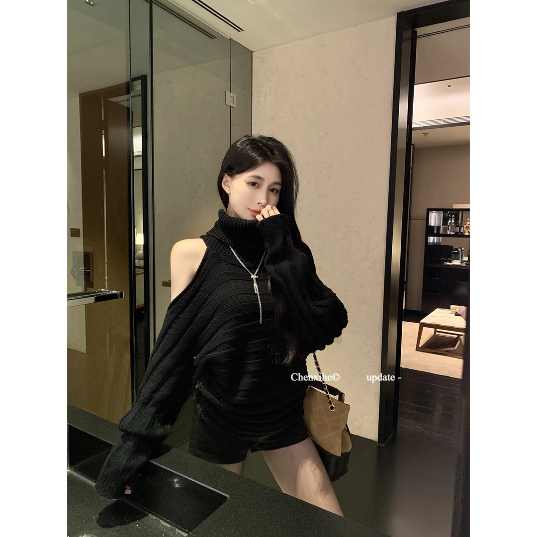 何晨曦 堆堆高领露肩设计感宽松慵懒氛围毛衣秋冬黑色上衣 T0975M